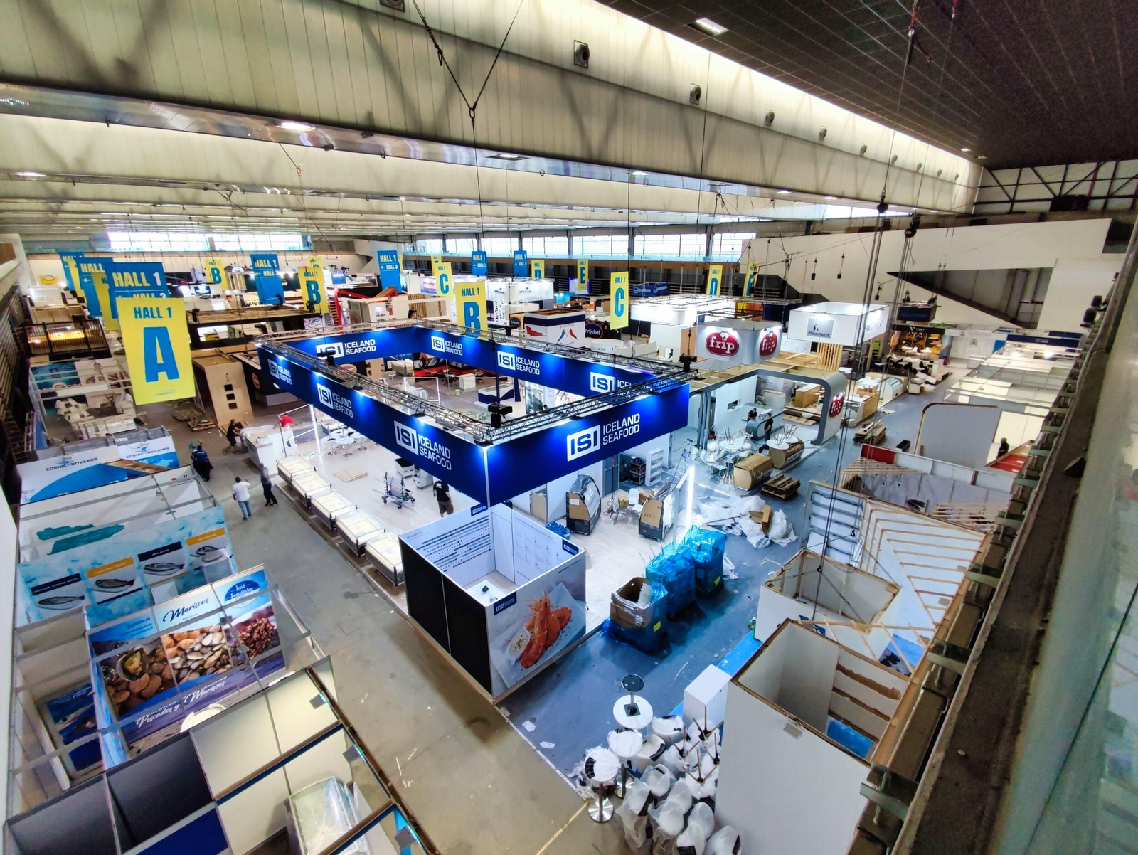 Montaje de la feria de Conxemar en el Ifevi.