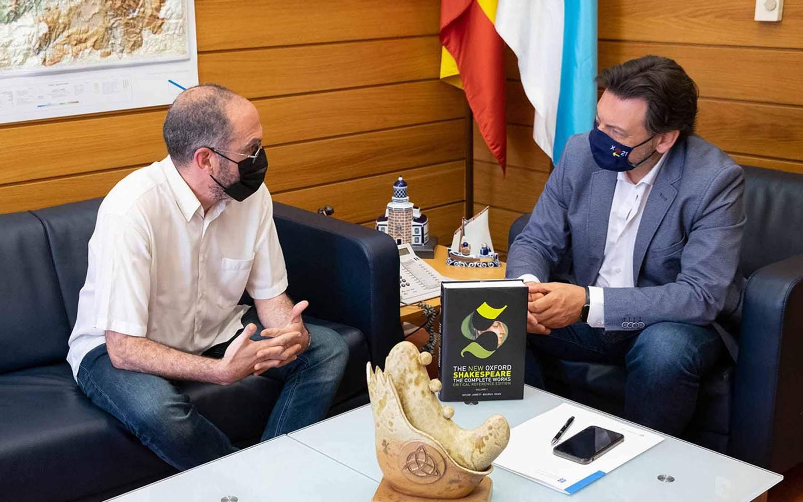 Antonio Rodríguez Miranda y Marcos Ferreira, durante la reunión. Foto Xoán Crespo