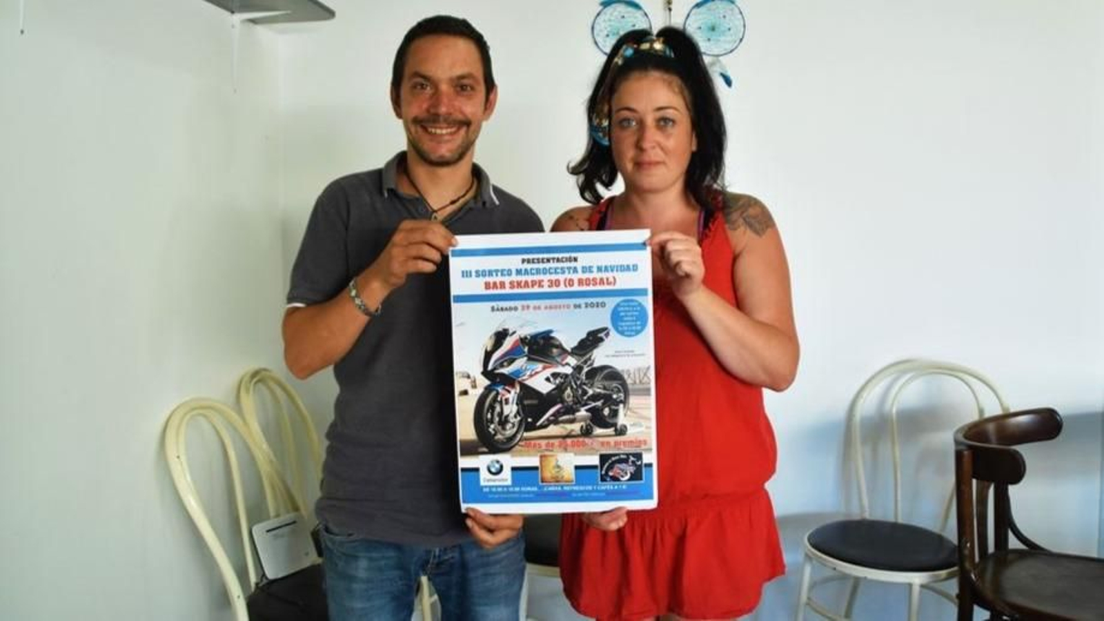 Los dos impulsores de este origina sorteo.