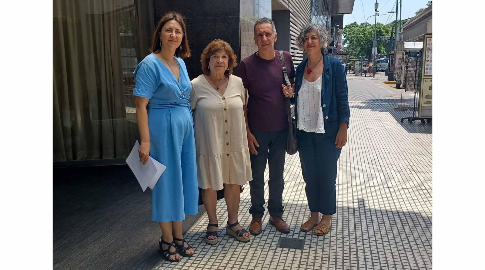 Rosa Pérez Garijo y Mariaje Pérez Galant con Julieta Bandirali y Gerardo Caviglia, los abogados que representan a las víctimas del franquismo