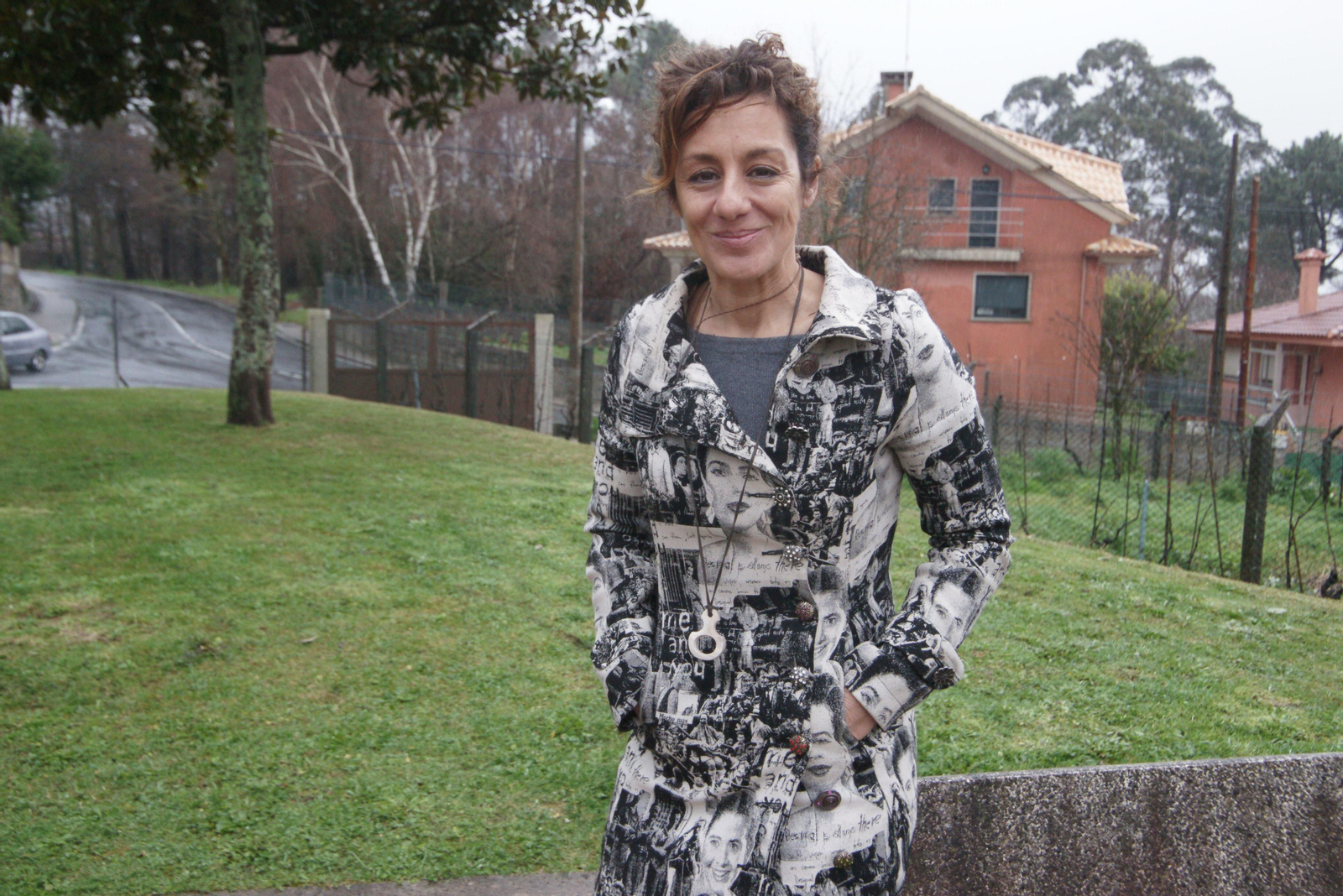 La alpinista y concejala socialista, Chus Lago, en el zoo de A Madroa.