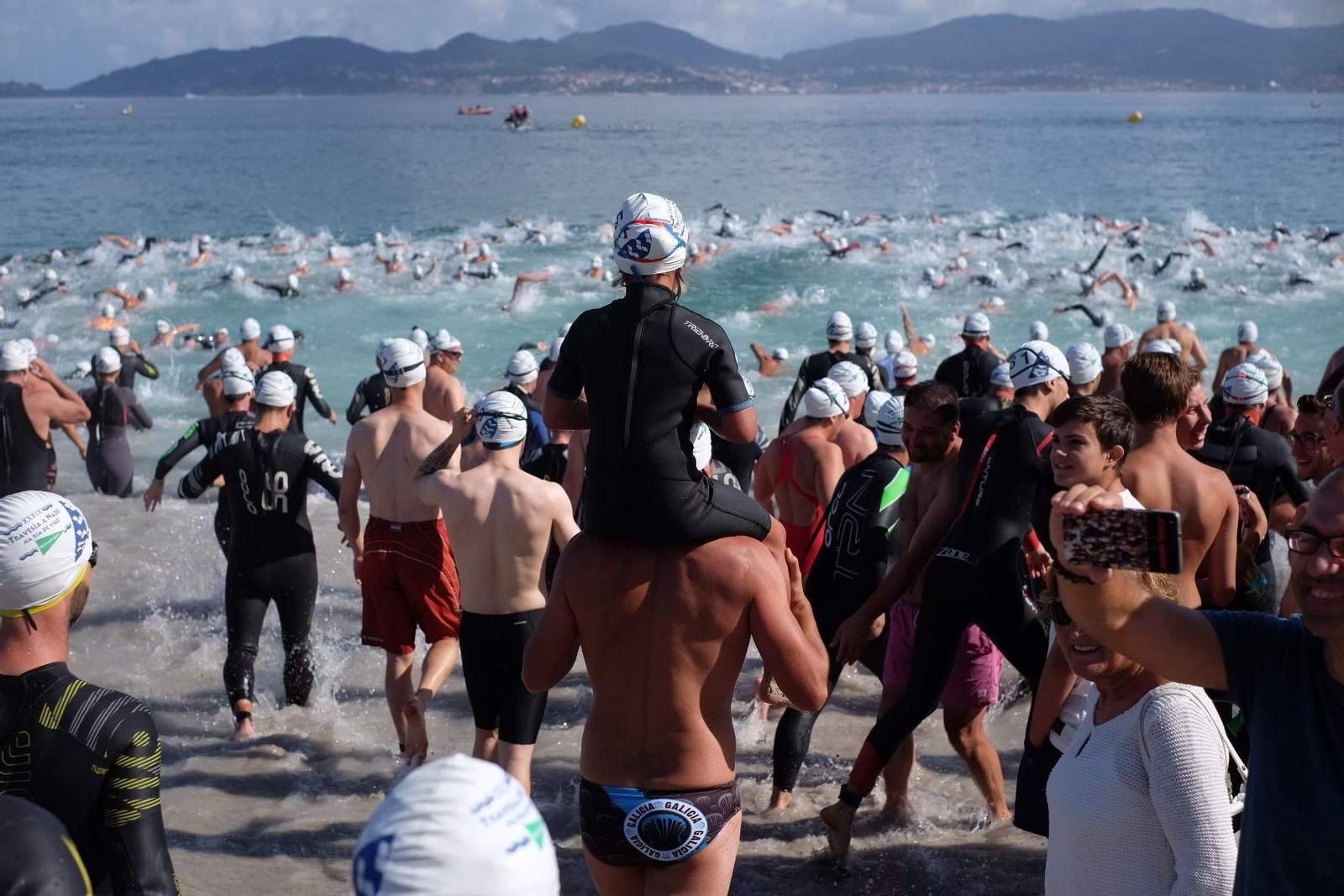 La multitudinaria salida de la prueba popular volvió a centrar las miradas del público en la mañana de ayer en O Vao.