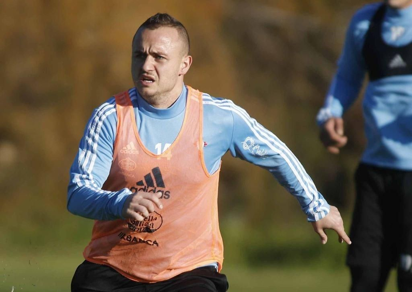 Lobotka se entrenó ayer con el resto de sus compañeros en las instalaciones deportivas de A Madroa.