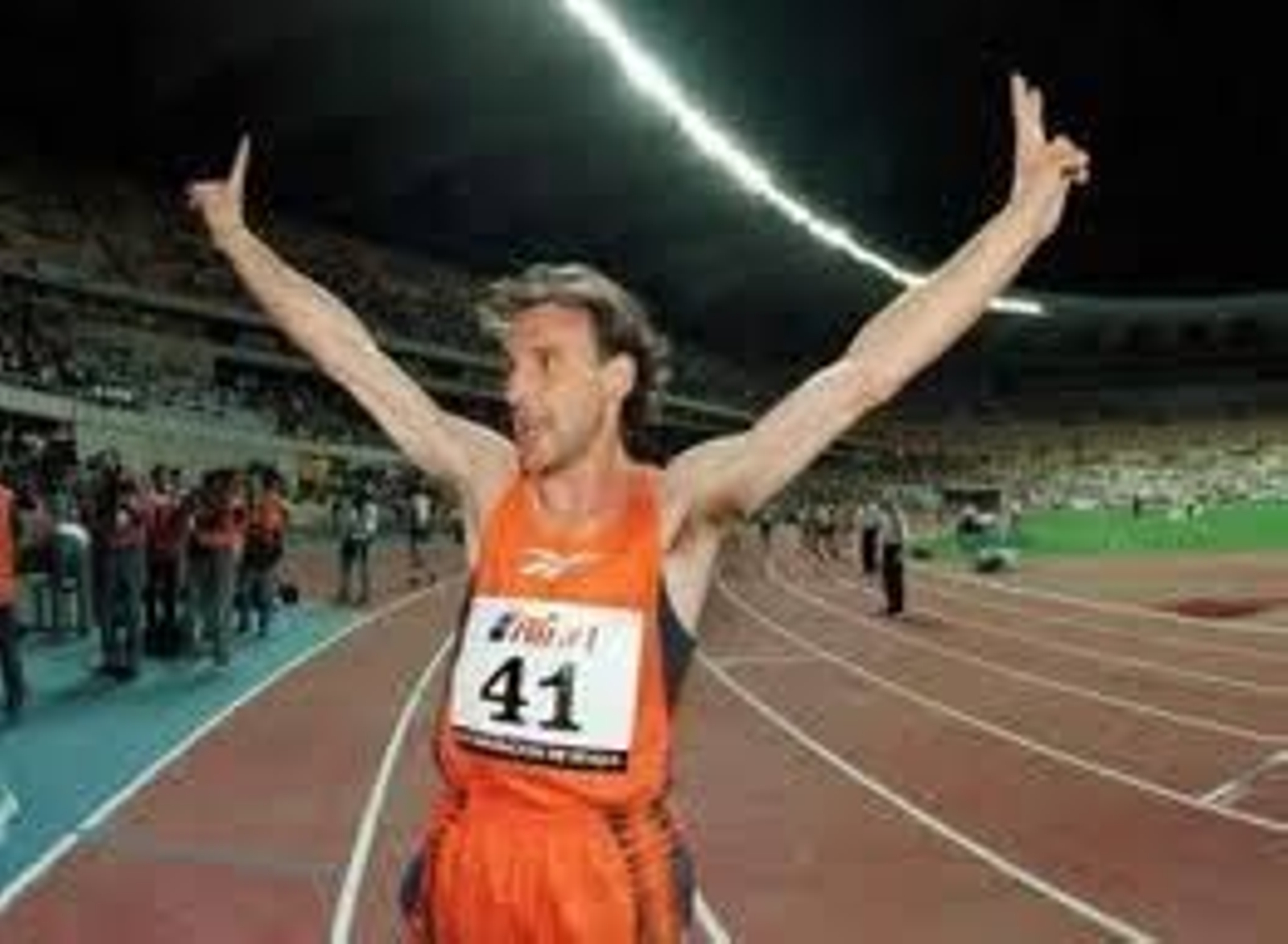 Fermín Cacho participará en la iniciativa solidaria.