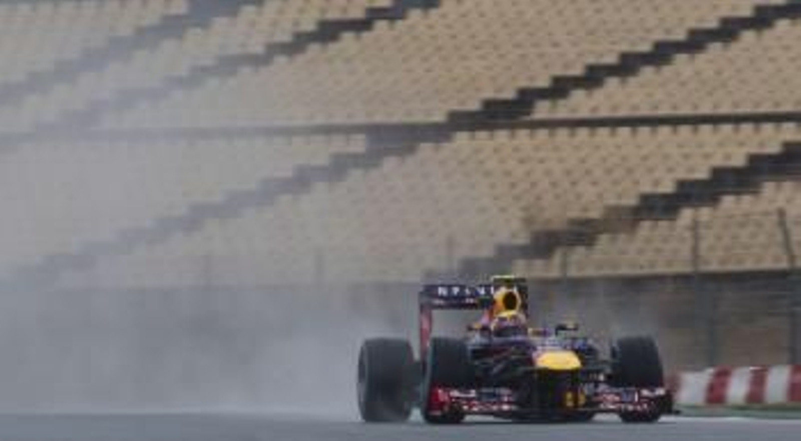 Mark Webber (Red Bull), ayer durante los ensayos en Montmeló.