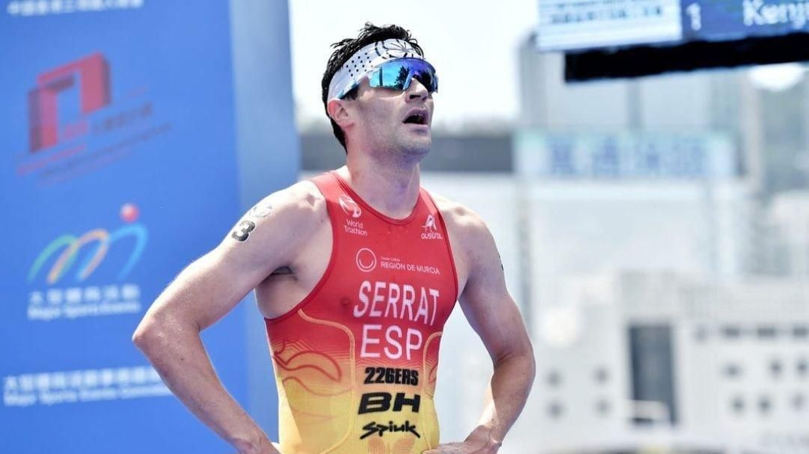 El vigués Antonio Serrat en la Copa del Mundo de triatlón. // Janos M Schmidt