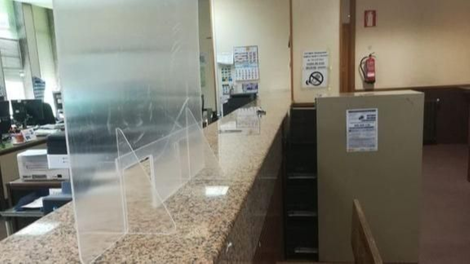 El Registro Civil estrenó mampara de seguridad.