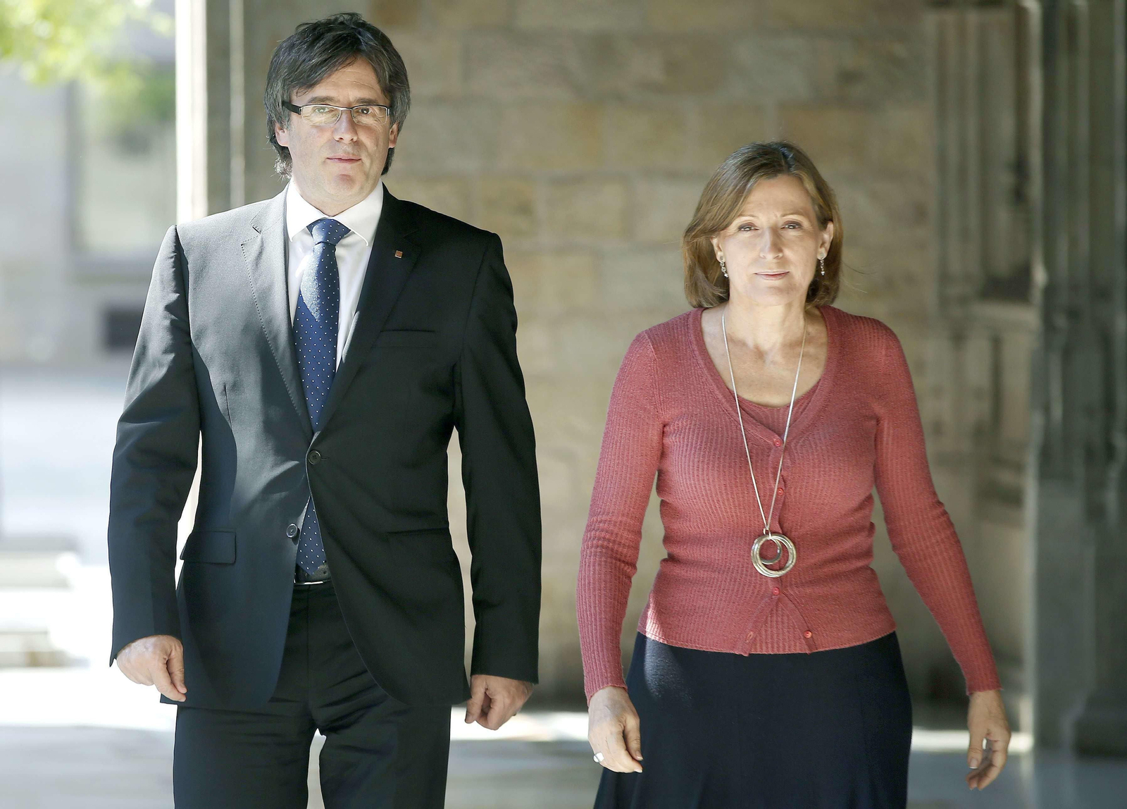 Carles Puigdemont y Carme Forcadell, ayer en Barcelona.