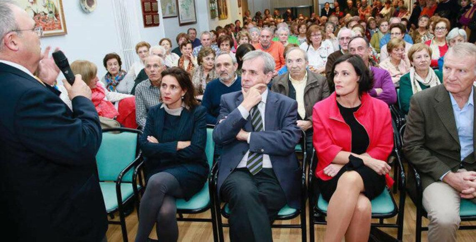 En la imagen asistentes a una de las actividades del Centro Castellano y Leonés de Cantabria.