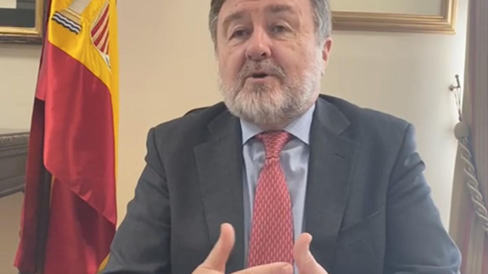 El Cónsul General durante la entrevista con La Región Internacional