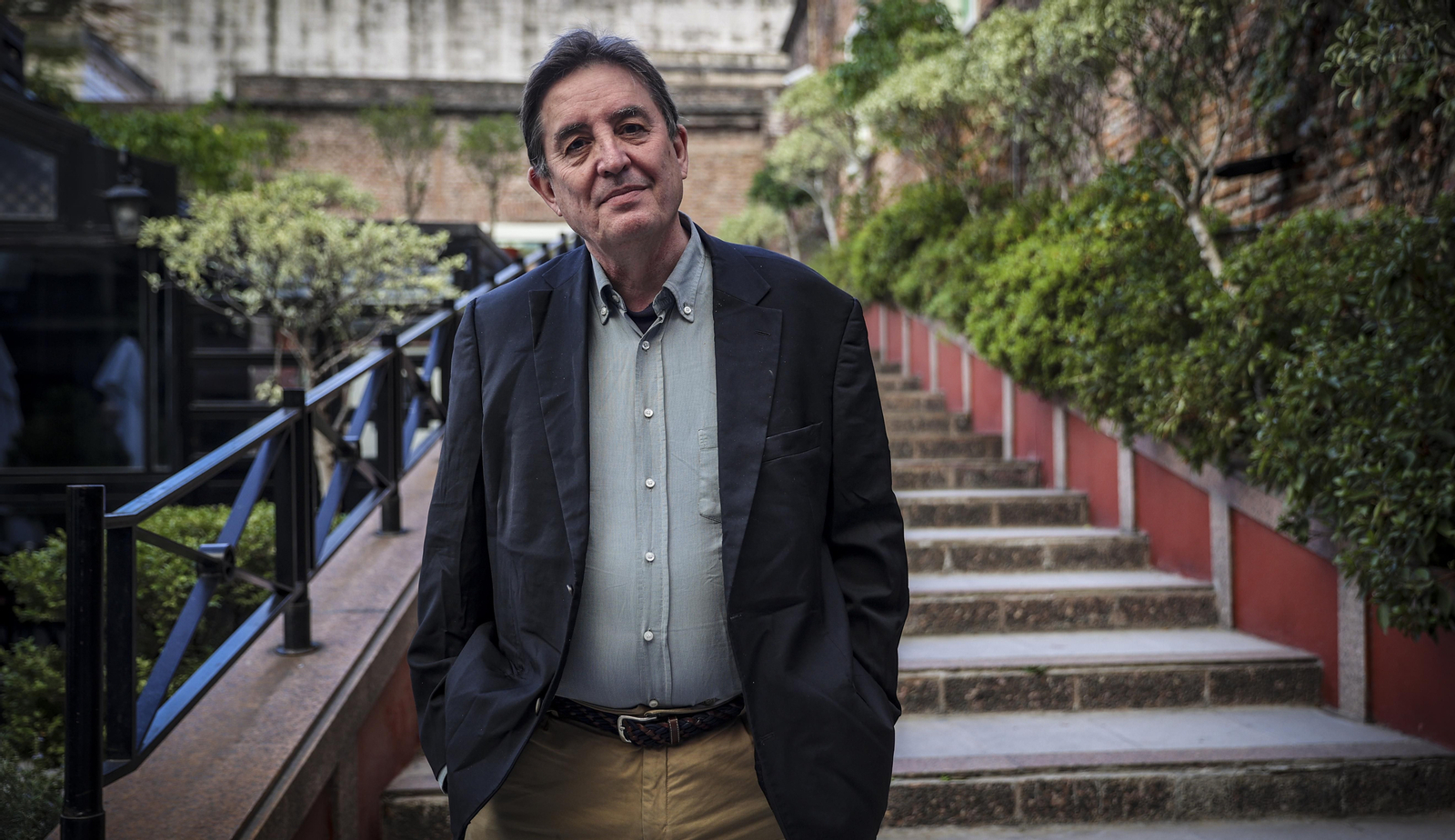 El director del Instituto Cervantes, el poeta español Luis García Montero, durante una entrevista con Efe en Buenos Aires (Argentina). EFE/Juan Ignacio Roncoroni