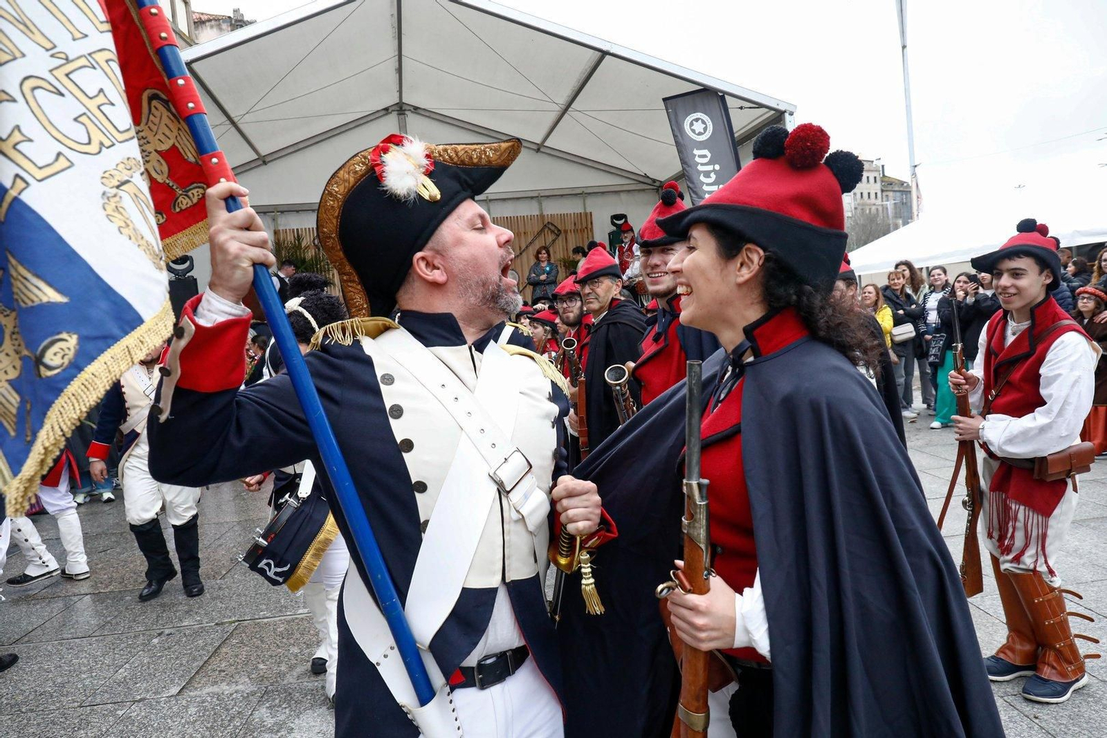Asalto ao carro na praza do Berbes // Foto J. Santome
