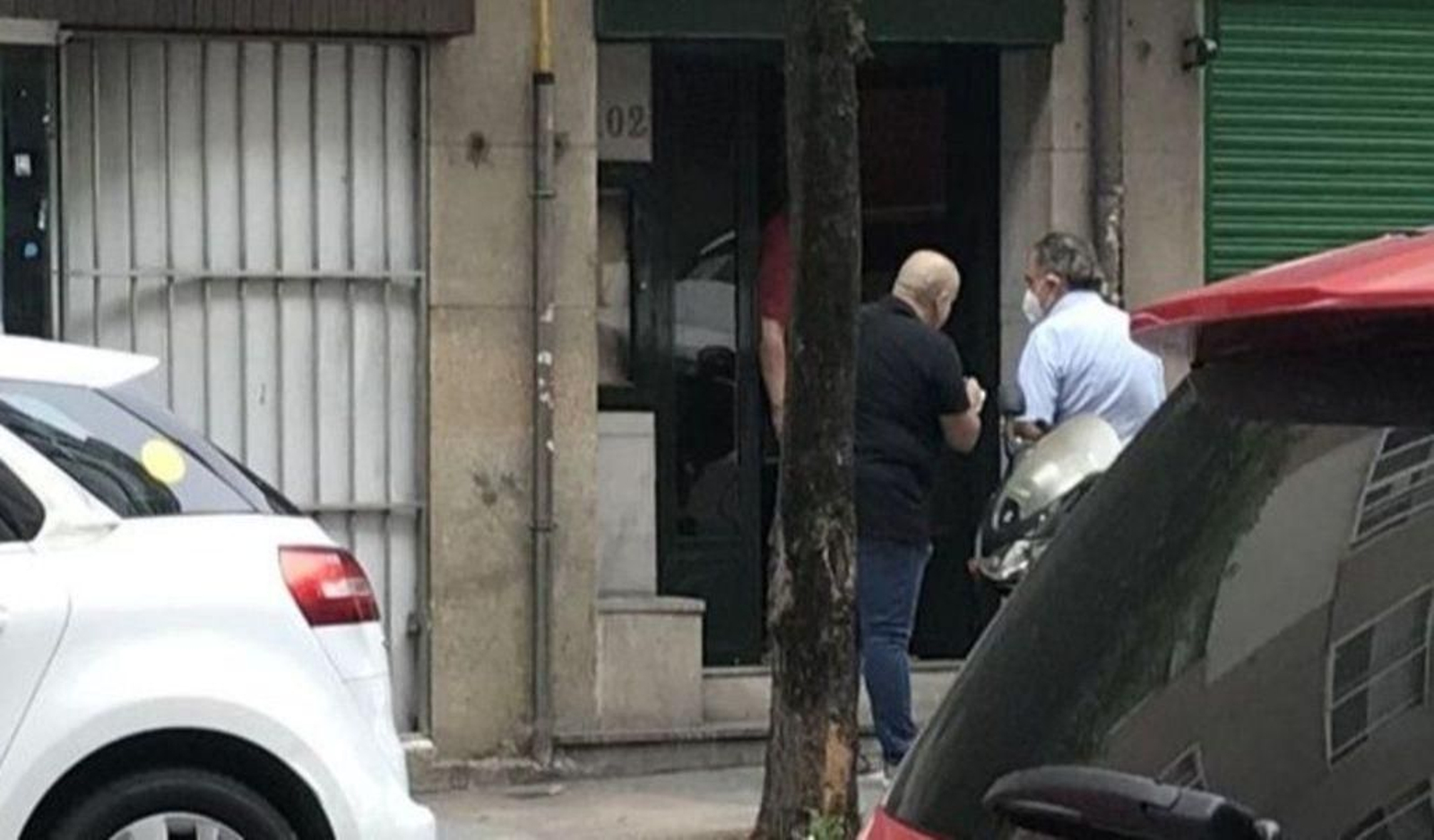 Imagen de  la comisión judicial en la ejecución de un lanzamiento tras el estado de alarma en Vigo.