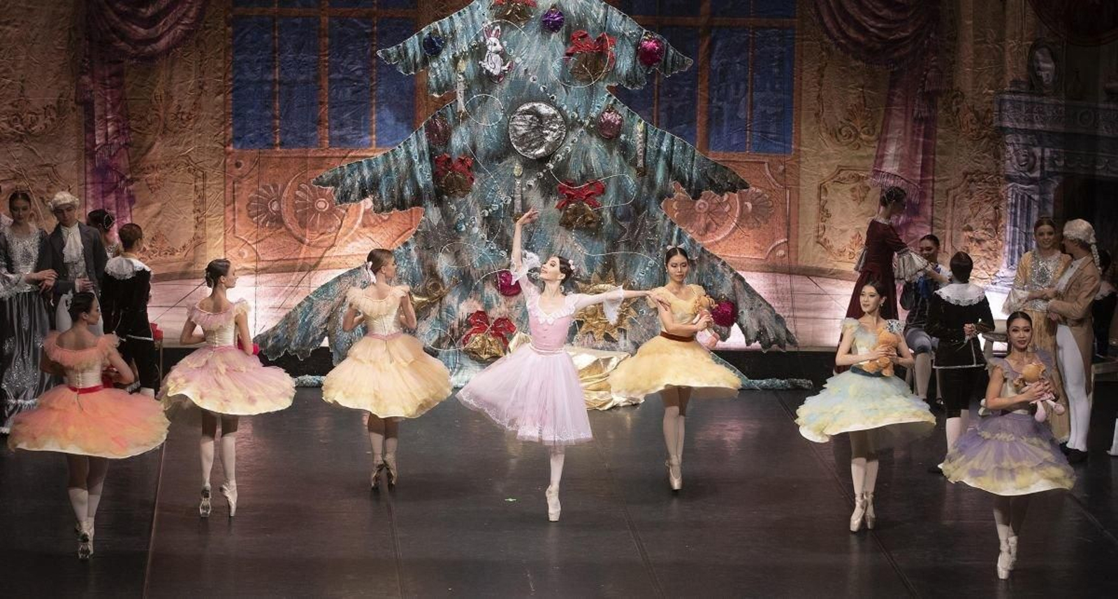 Un momento en la representación de la obra del “Cascanueces”, ofrecidoa por el Ballet de Kiev ayer en el teatro García Barbón.