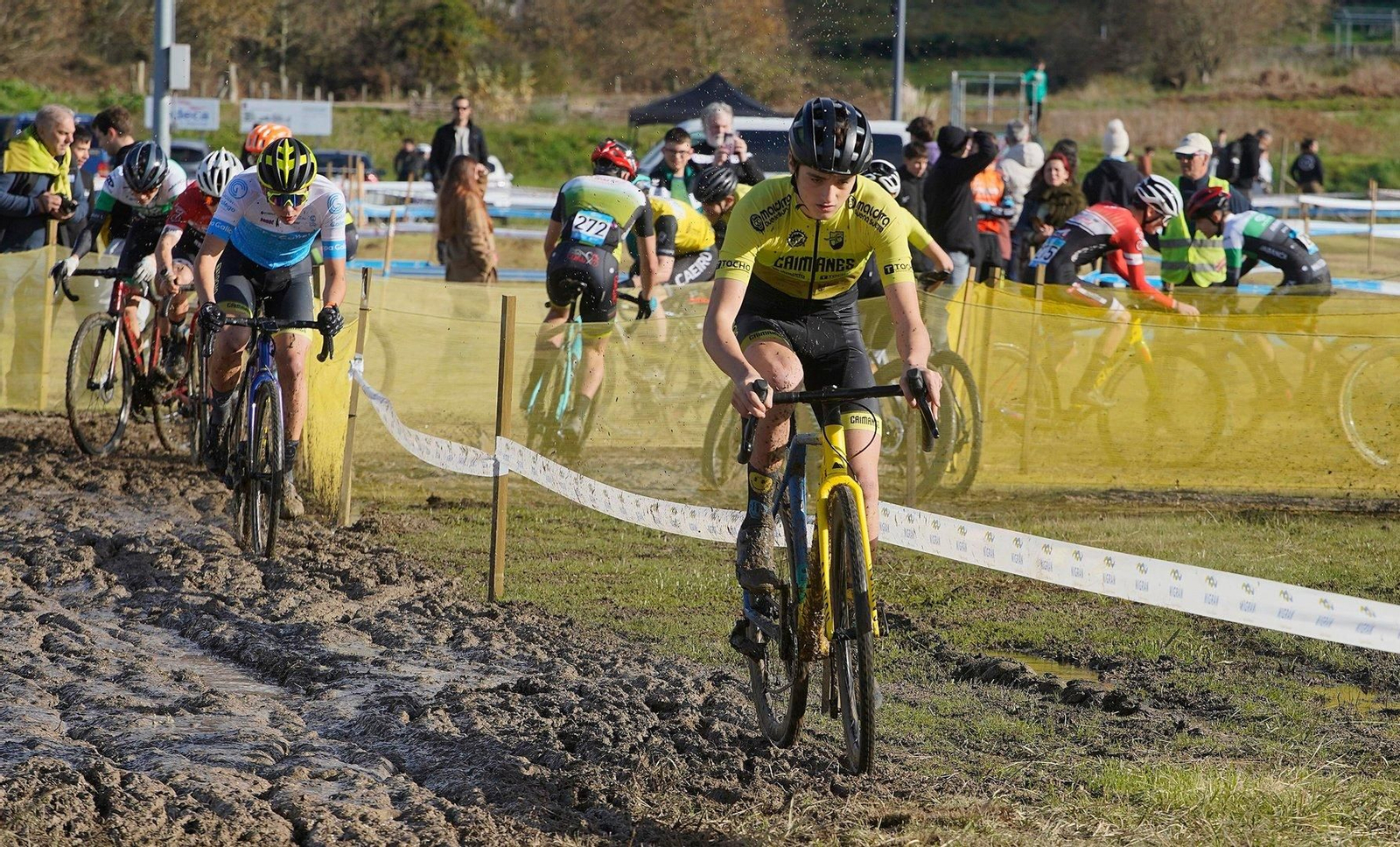 Homes na Copa Galicia de ciclocross en Nigrán.