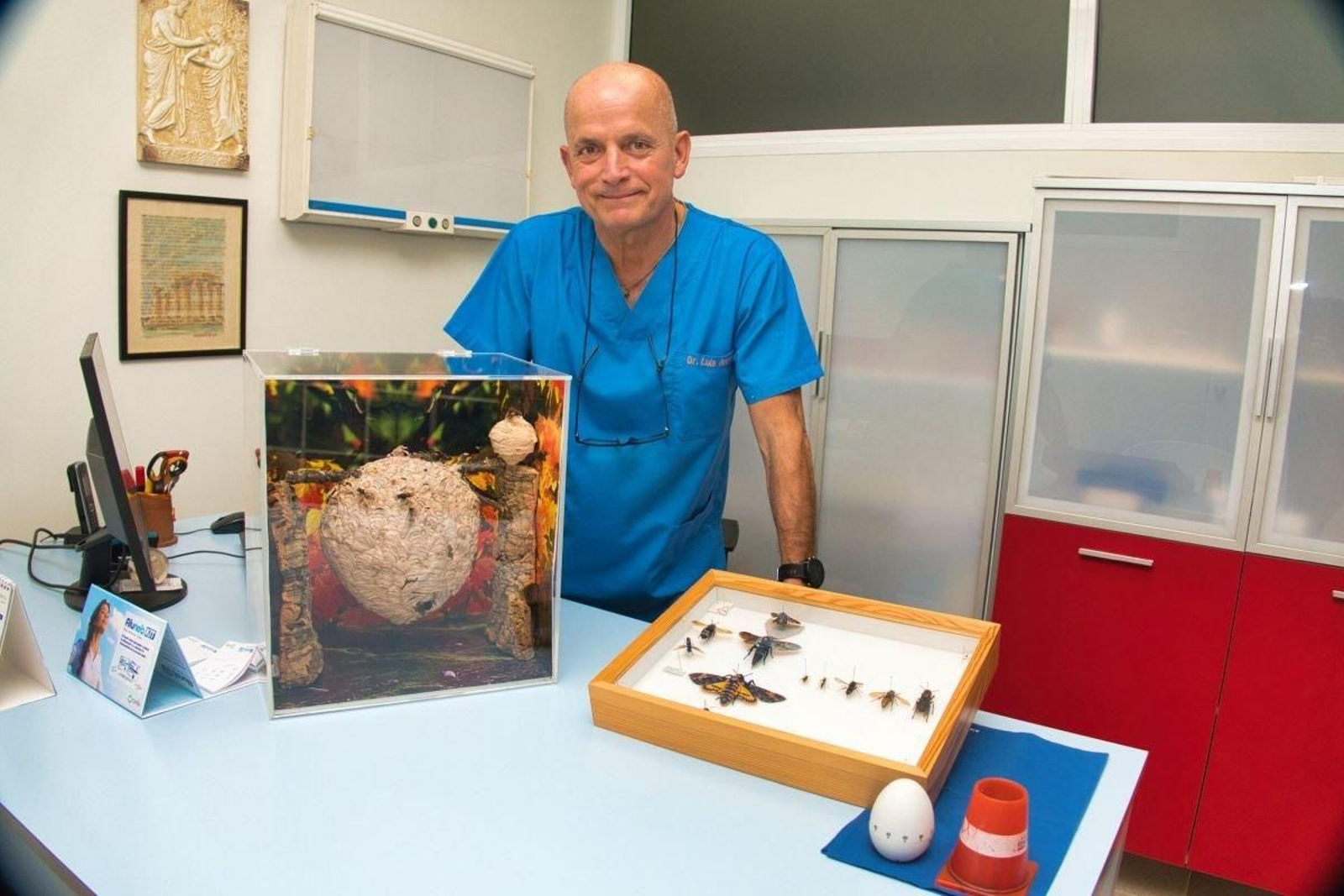 El alergólogo Luis Arenas tiene su consulta en la Clínica Gaias de la calle Ballesta.