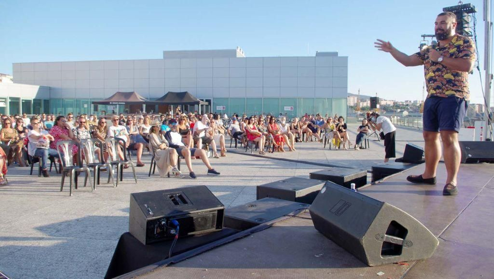 Rober Bodegas se estrenó en la nueva realidad con la actuación de ayer en la terraza del Auditorio.