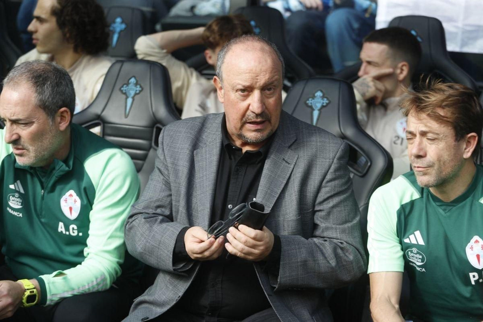 Rafa Benítez saca importancia a la puntuación y se fija más en seguir teniendo tres equipos detrás.