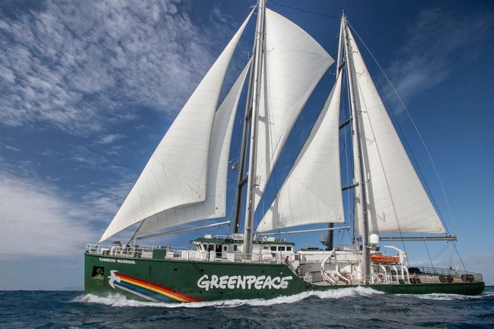 El Rainbow Warrior de Greenpeace