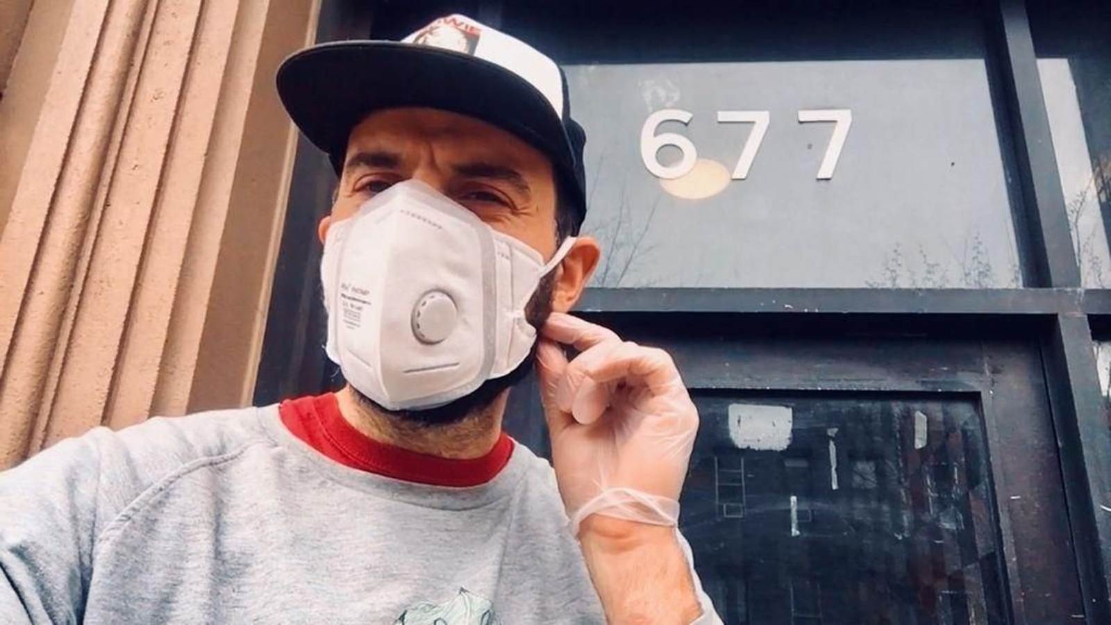 Marcos de la Fuente, desde Nueva York, moviliza a diez poetas para celebrar el Día del Libro a través de la red.