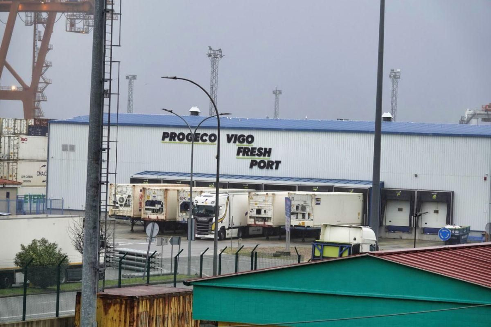 La nave de la empresa Vigo Fresh Fruit, en Guixar, de importación de frutas y verduras.