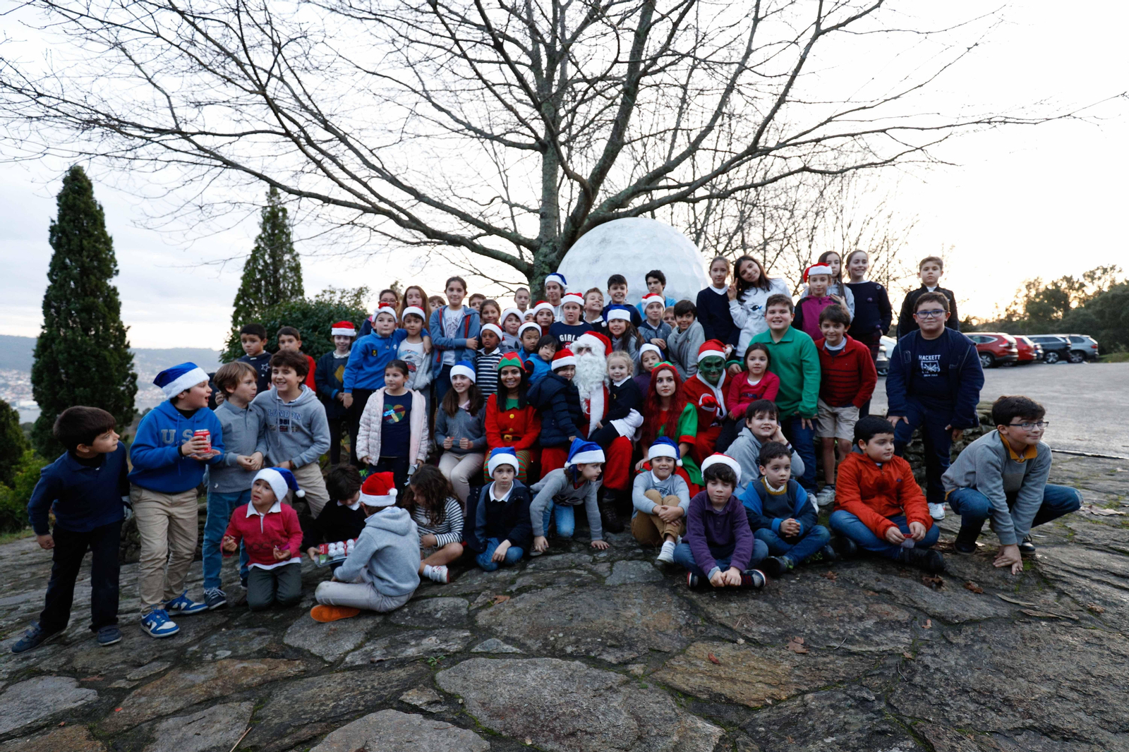 Los niños posaron tras la entrega de premios en el Campo de Golf Ría de Vigo en Domaio.