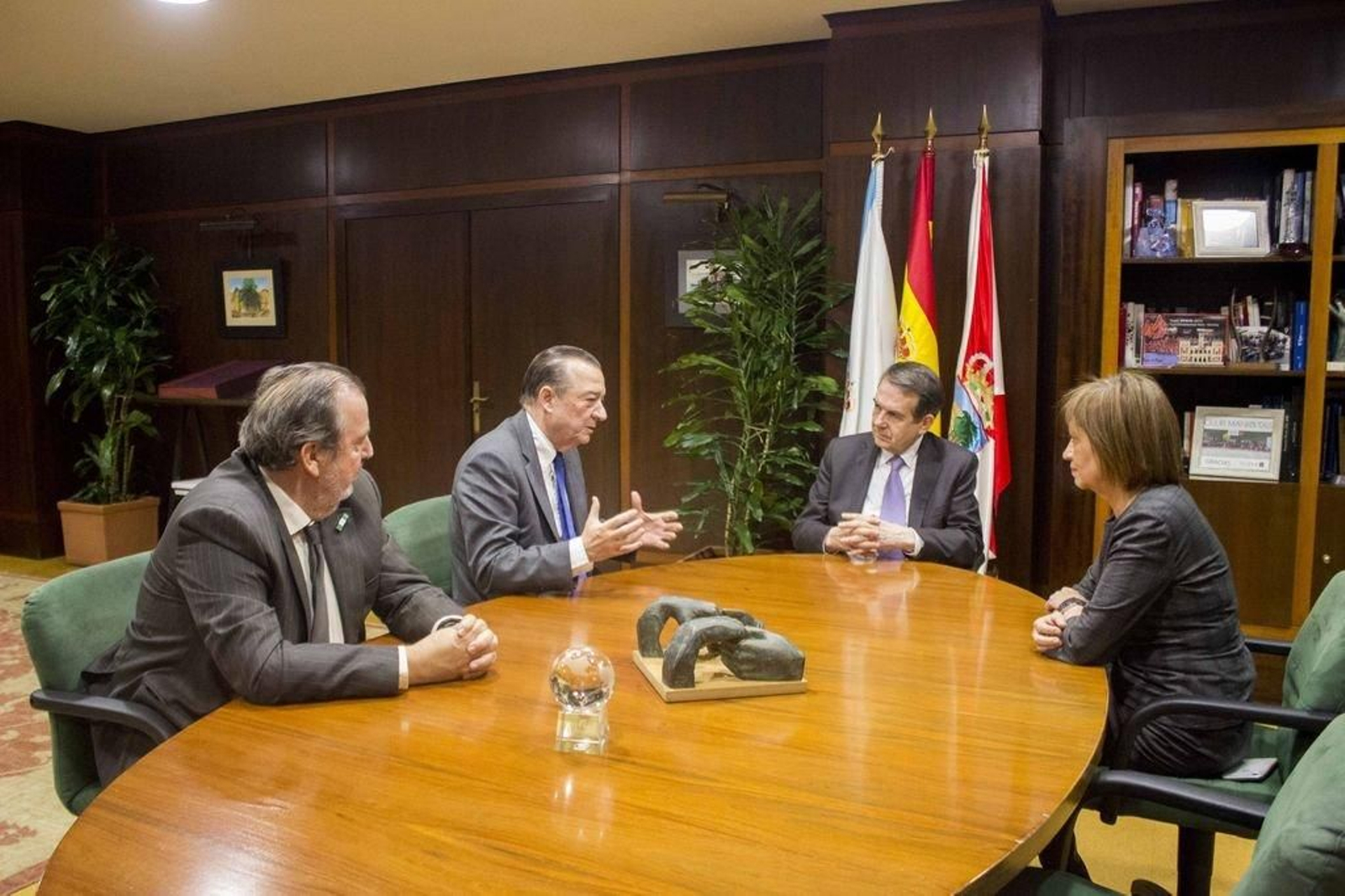 Abel Caballero recibió al fiscal Bartolomé Vargas, acompañado por el fiscal Carlos Gil y la edil Elena Espinosa.