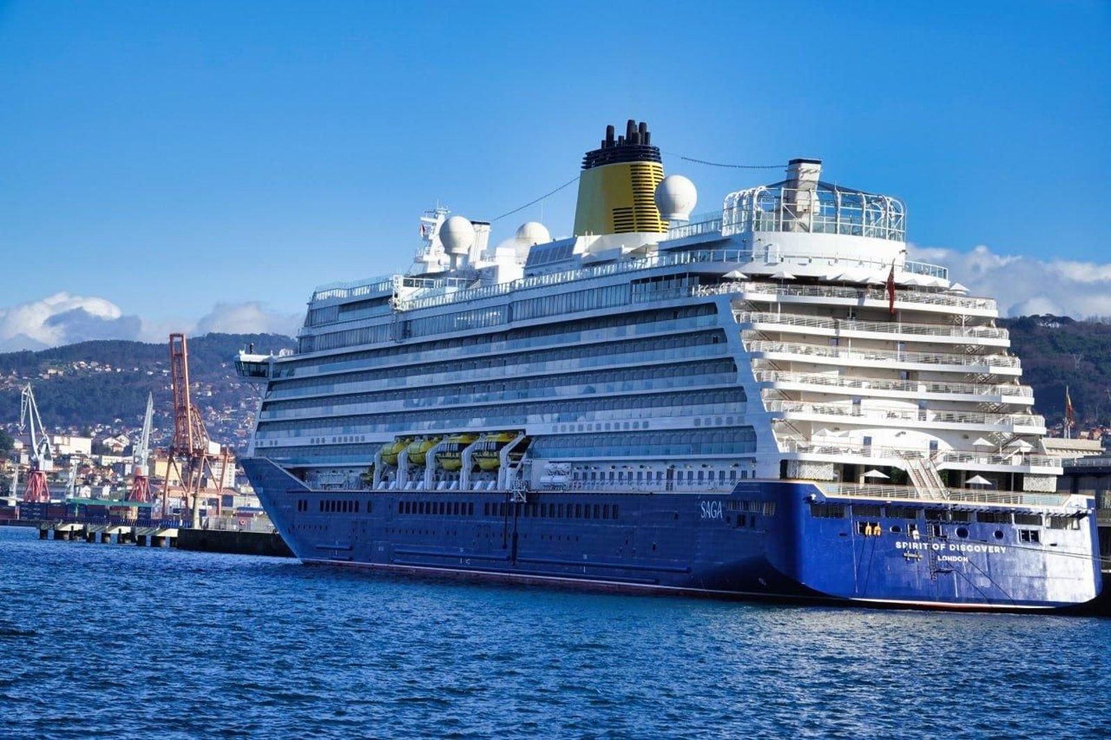 El “Spirit of Discovery”, en el muelle de trasatlánticos.