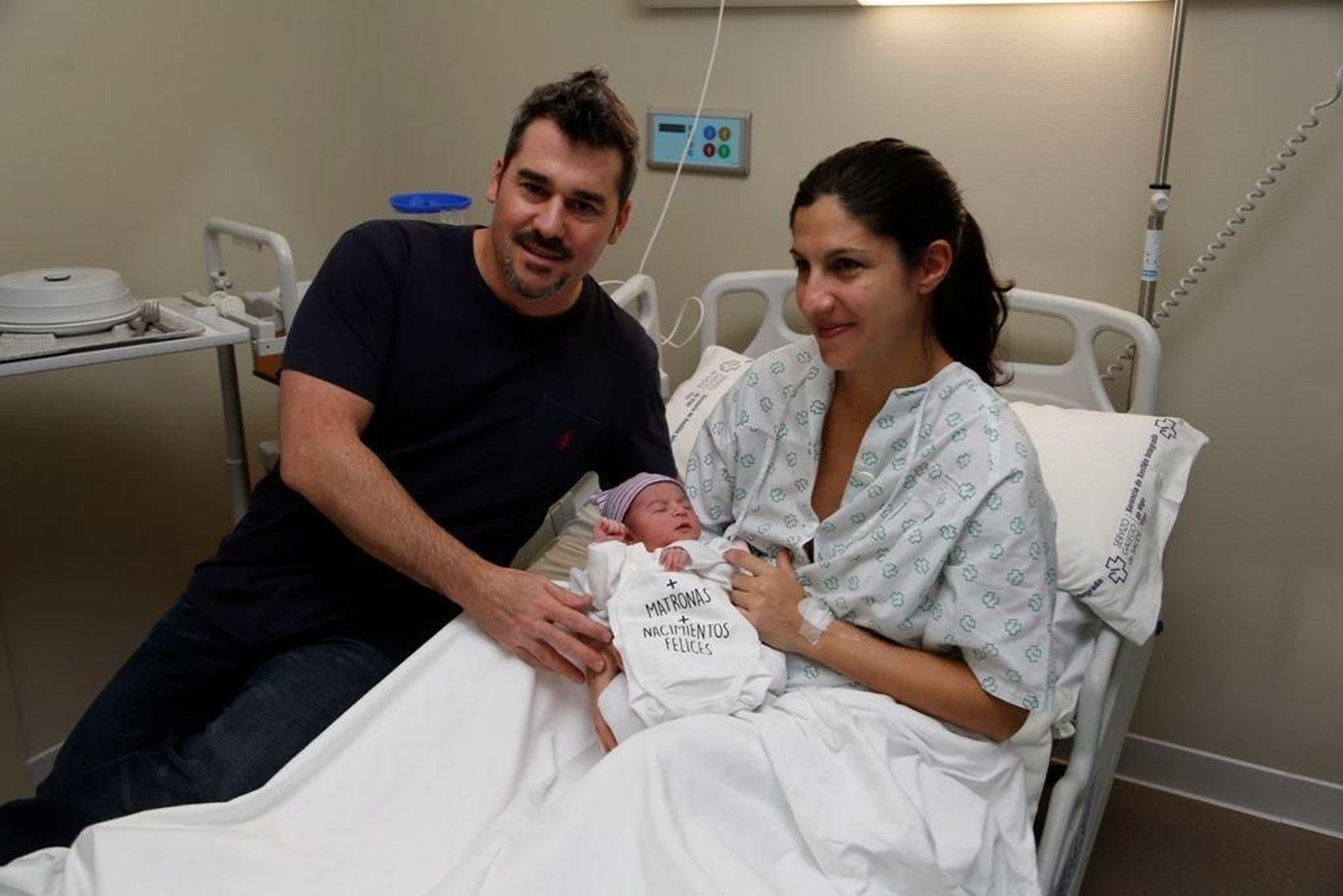 El primer nacido del año en Vigo, en la maternidad del hospital Álvaro Cunqueiro.