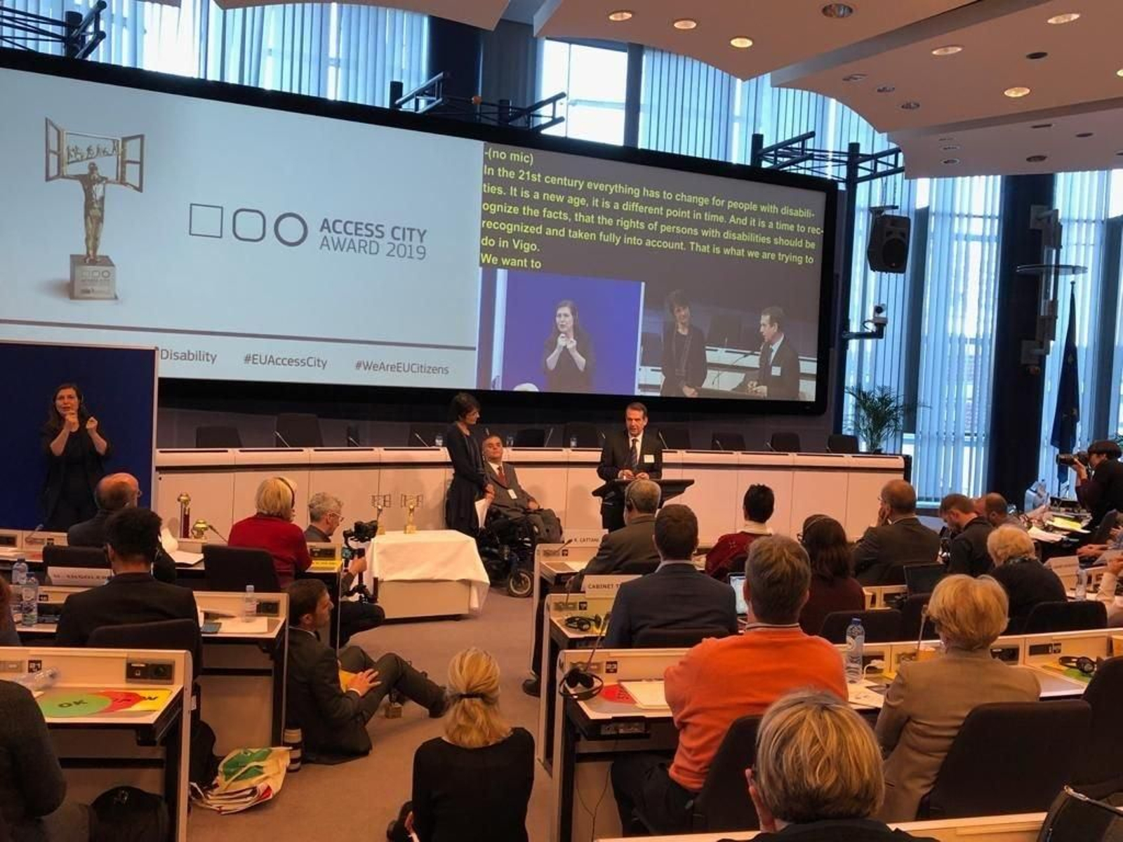 El alcalde Abel Caballero, durante su intervención en la entrega en Bruselas ante la Comisión Europea.