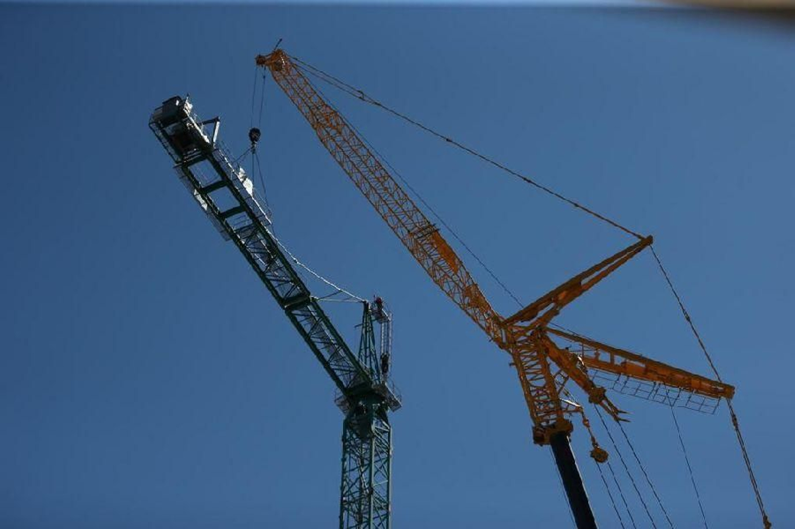 Desmontan la grúa de la Ciudad de la Justicia de Vigo _ Alberte 35