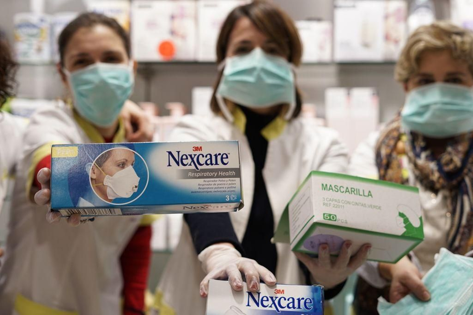 Las mascarillas disparan su venta.