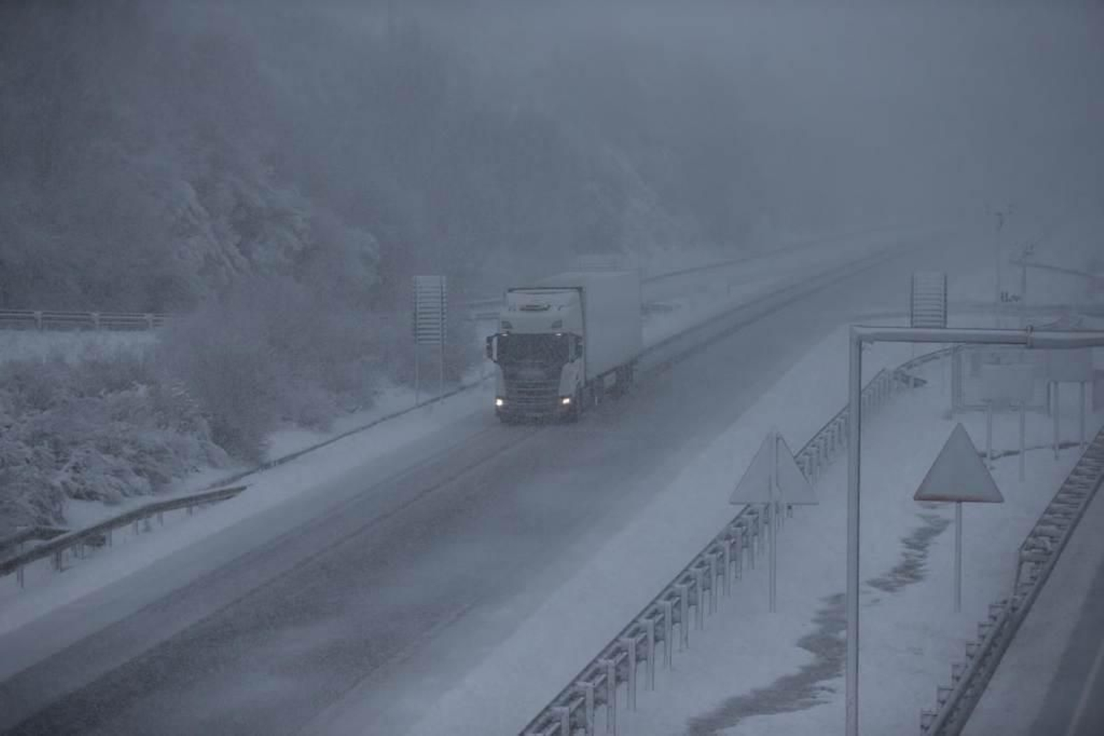 Cortada la A52 por nieve _ Alberte 12