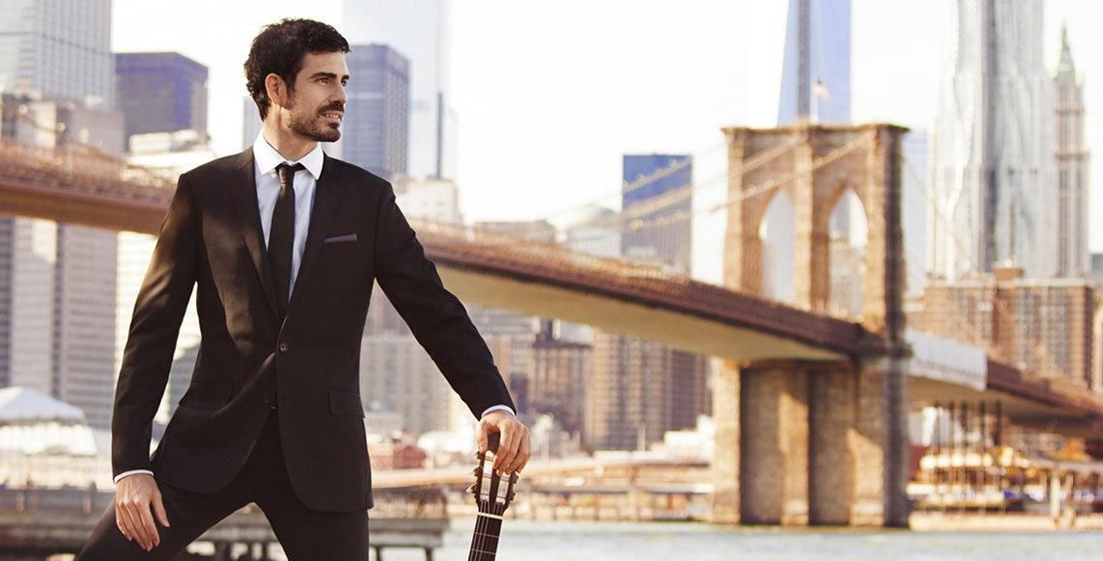 El riojano Pablo Sáinz Villegas, un referente de la guitarra sinfónica acústica.