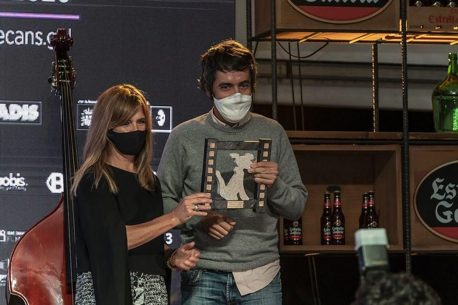 Rafa de los Arcos, recogiendo el Can de Pedra que ganó Bruna Cusí.