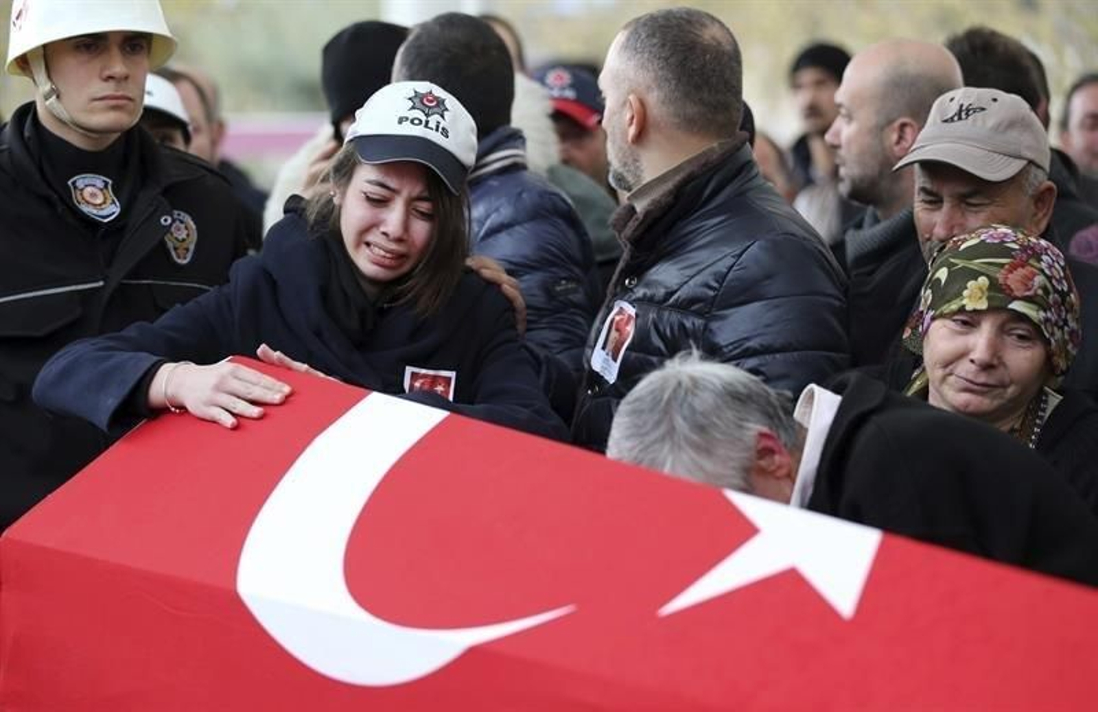 Funeral de uno de los fallecidos en el atentado.