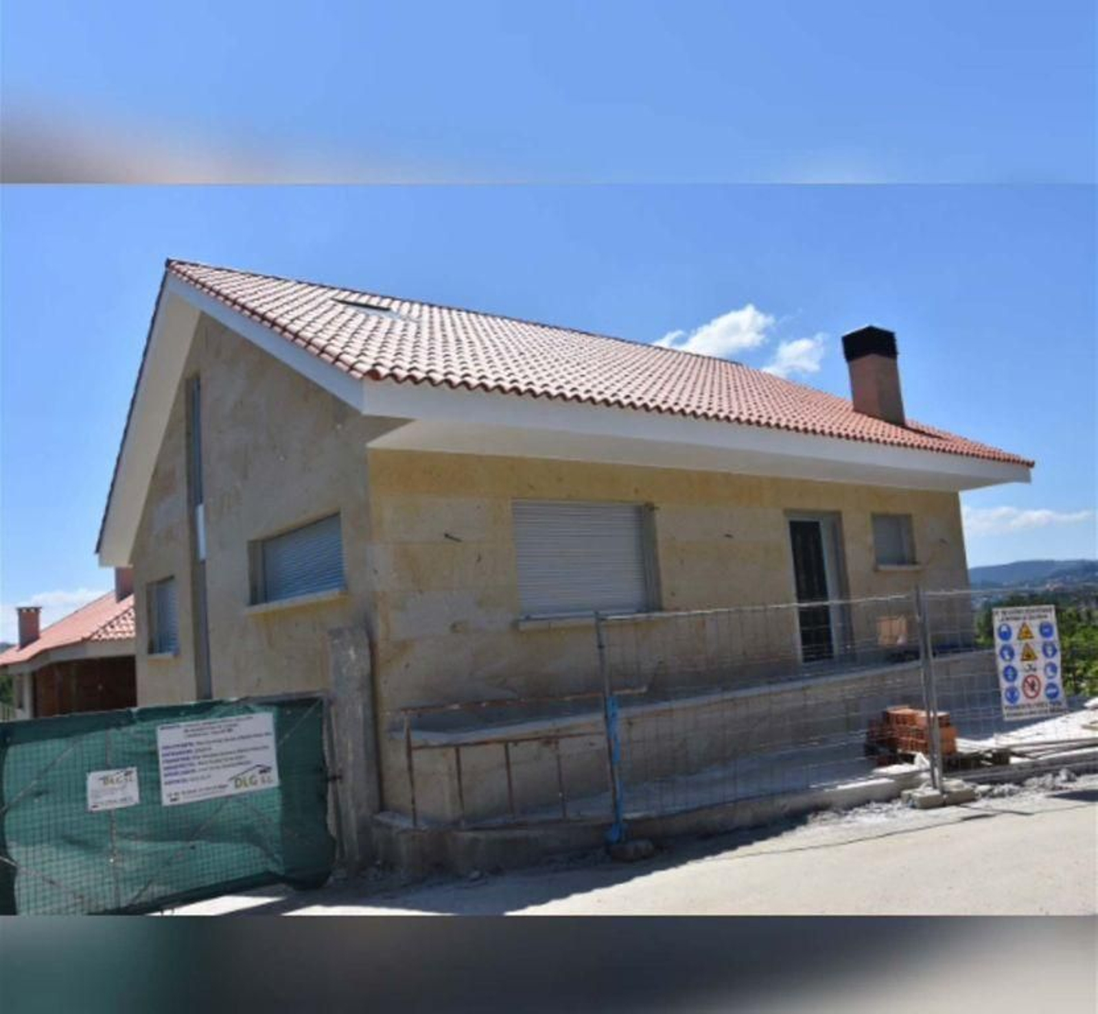 El barrio de A Torre avanza en su reconstrucción, que se encuentra ya muy avanzada en la actualidad.