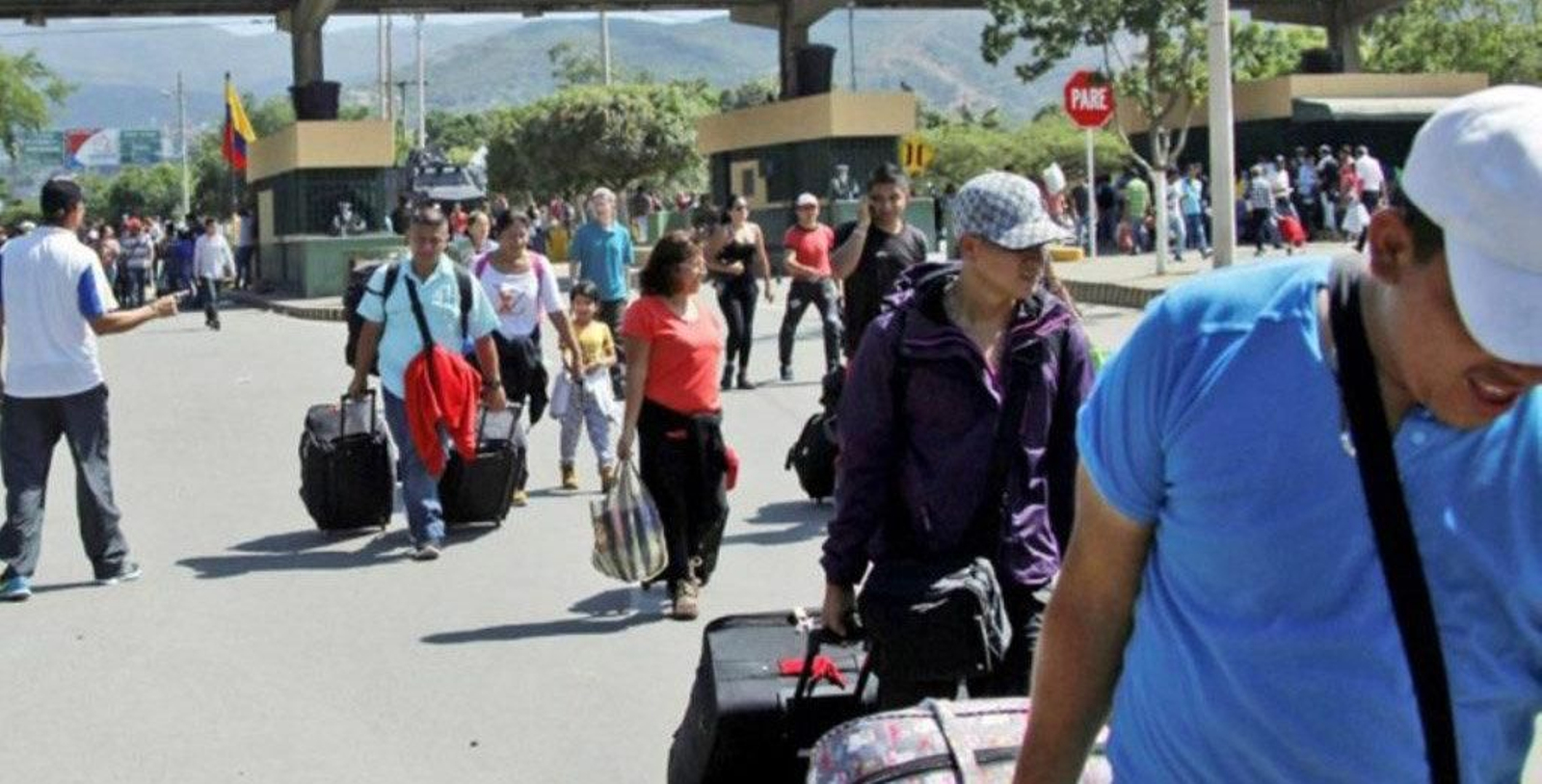 Expatriados venezolanos entrando en Colombia