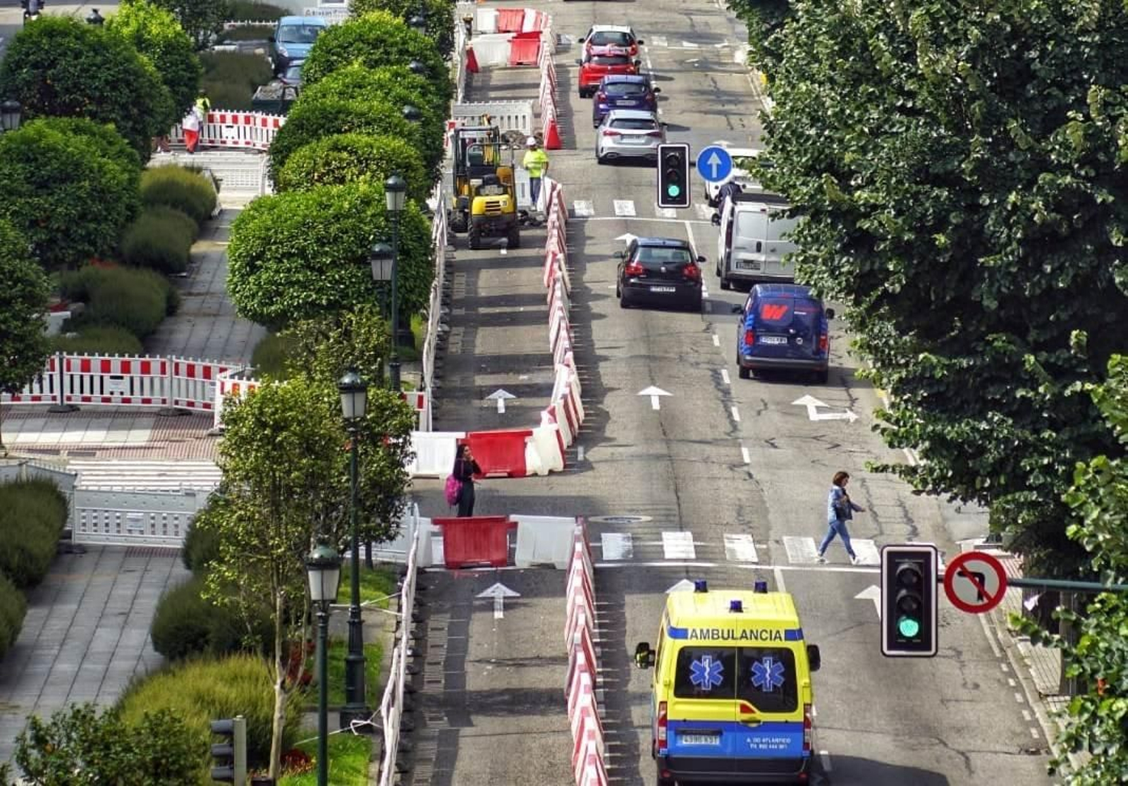Gran Vía con uno de sus carriles cortados al tráfico // Vicente Alonso