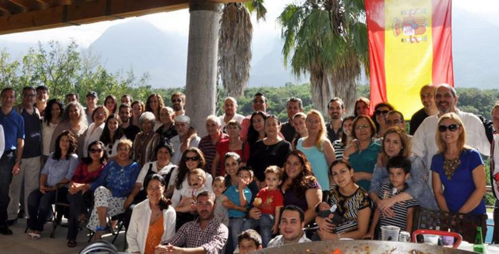 En la imagen participantes en la "Gran Quedada" organizada por la Fundación Casa de España, cuya candidatura en las elecciones al CRE encabezó José María Benarroch