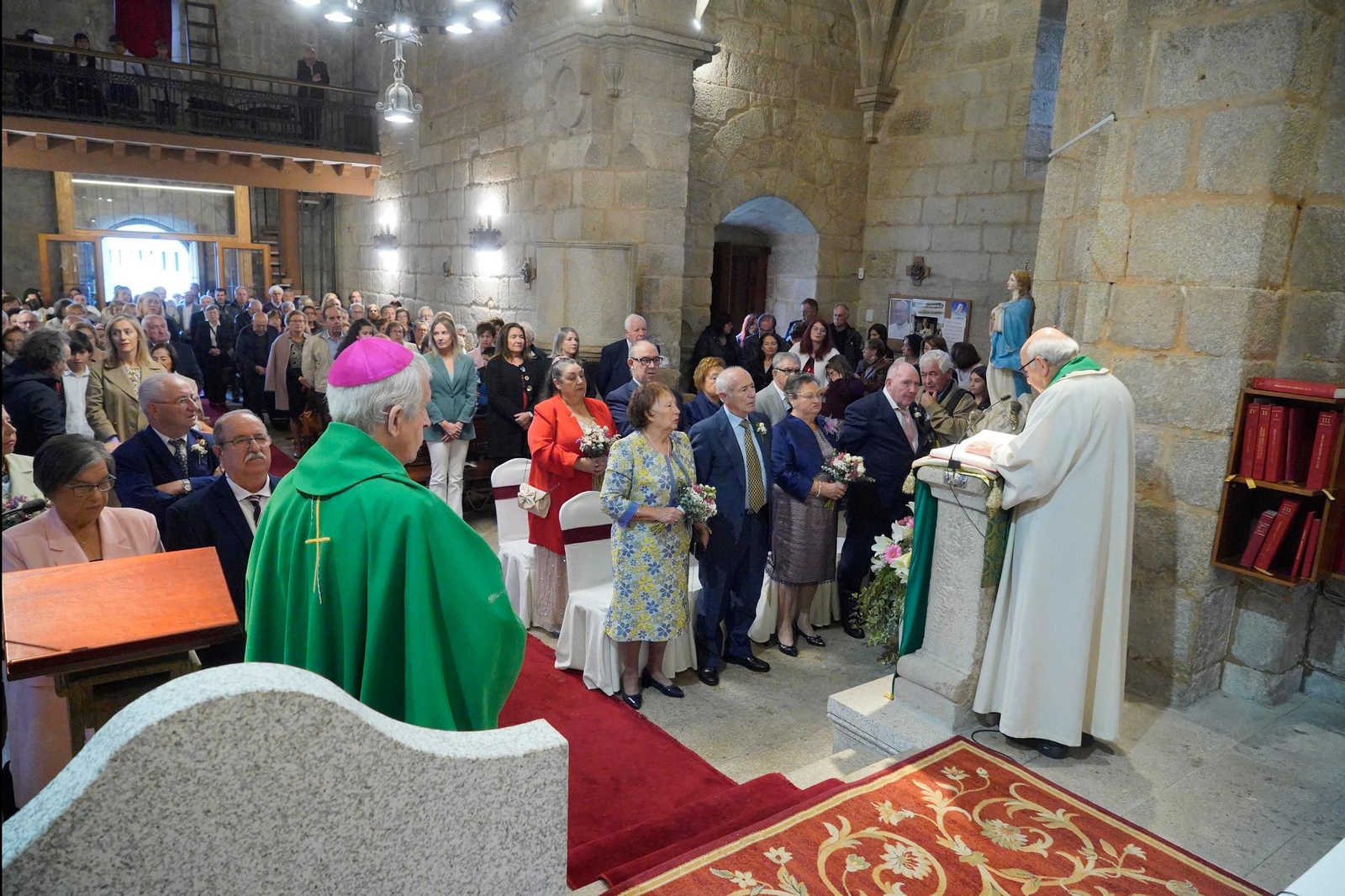 Las bodas de oro celebradas en Coruxo. // J.V. Landín