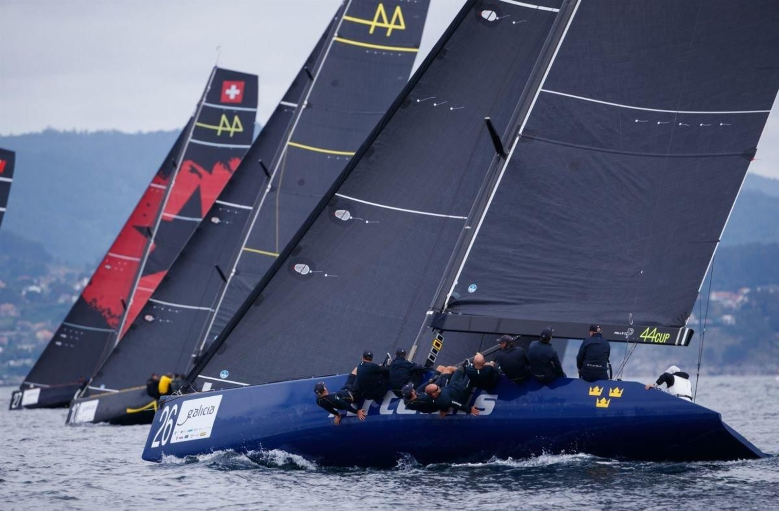 El “Artemis Racing”, ayer, en la última jornada de la 44 Cup Baiona 2024, disputada en el campo de Cíes.