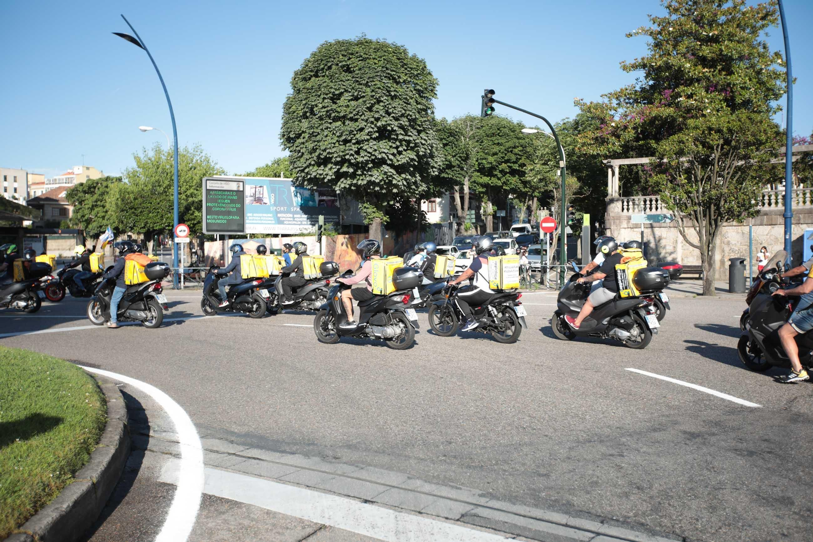Repartidores de Vigo se manifiestan en contra la ley rider _ David Fernández 05