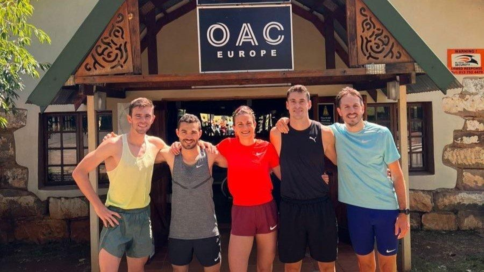 De izquierda a derecha; Adrián Ben, Manu Martínez, Alice Finot y dos acompañantes, en Dullstrom.