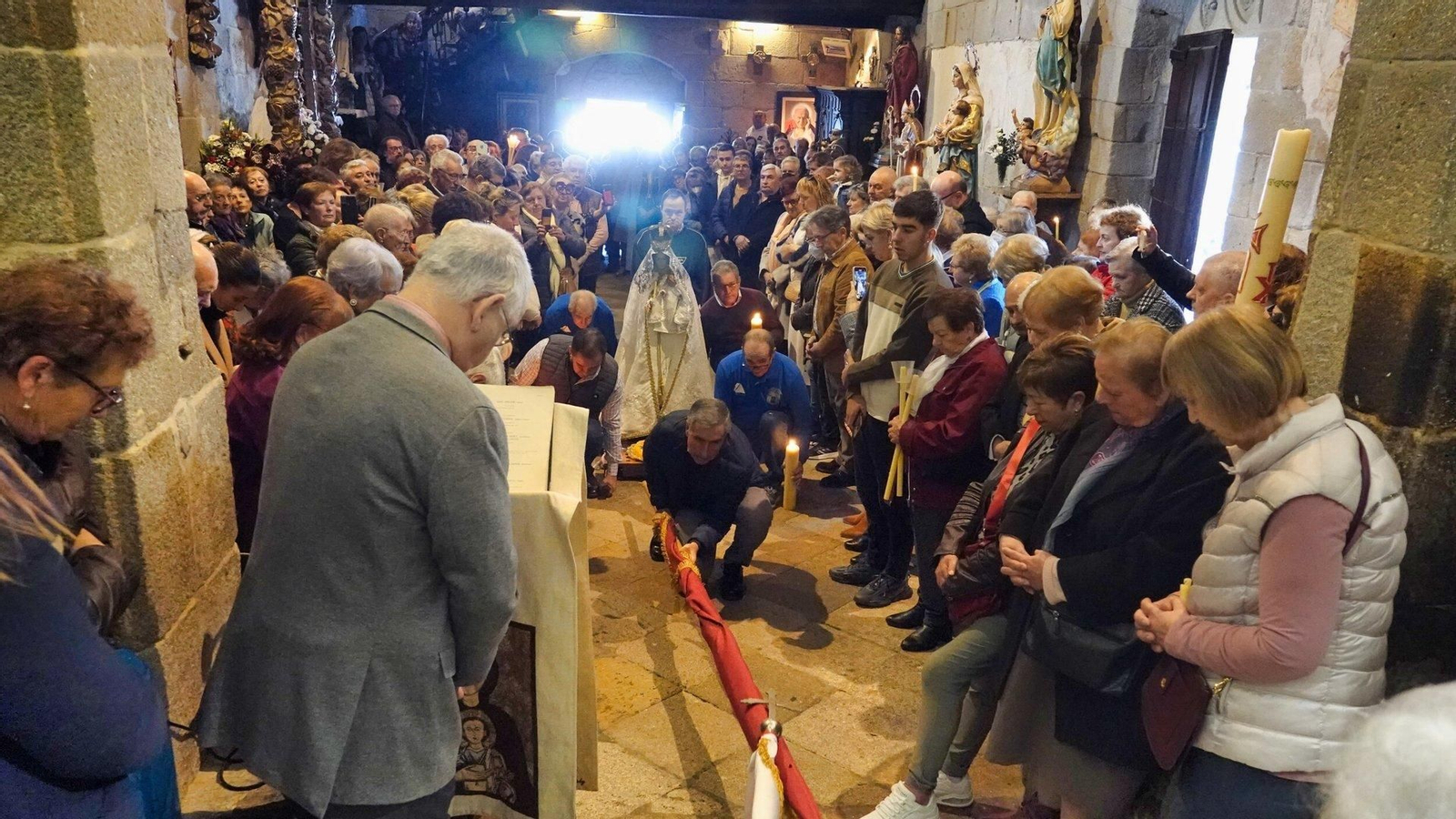 Ritual de la romería de As Candelas en Castrelos.