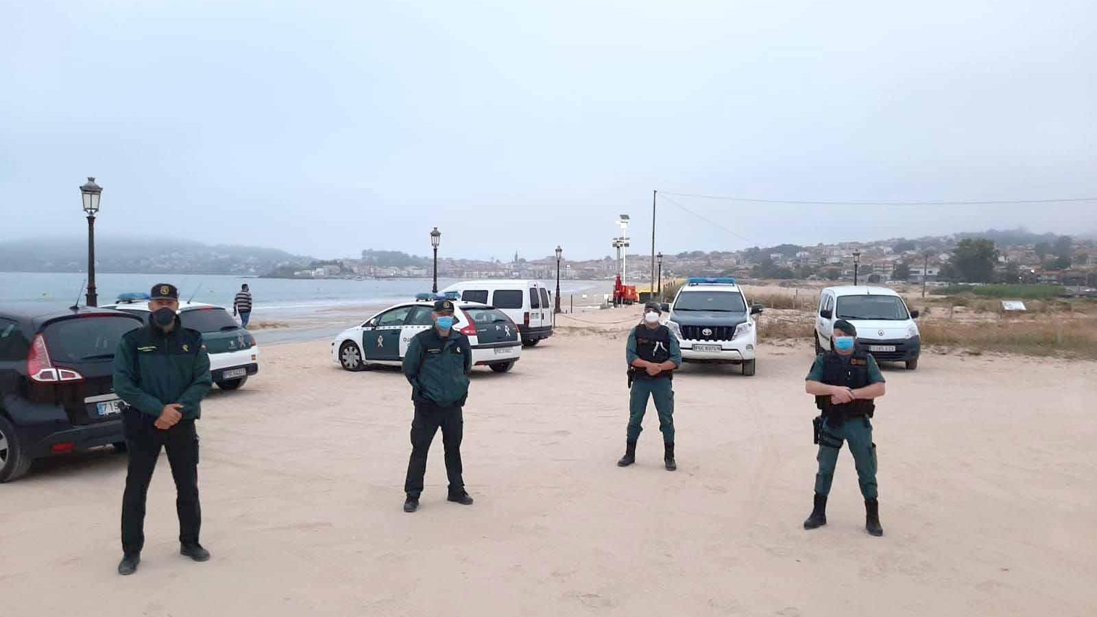 La playa de Panxón, ayer a las 21 horas, vacía y sin las hogueras de la noche de San Xoán.