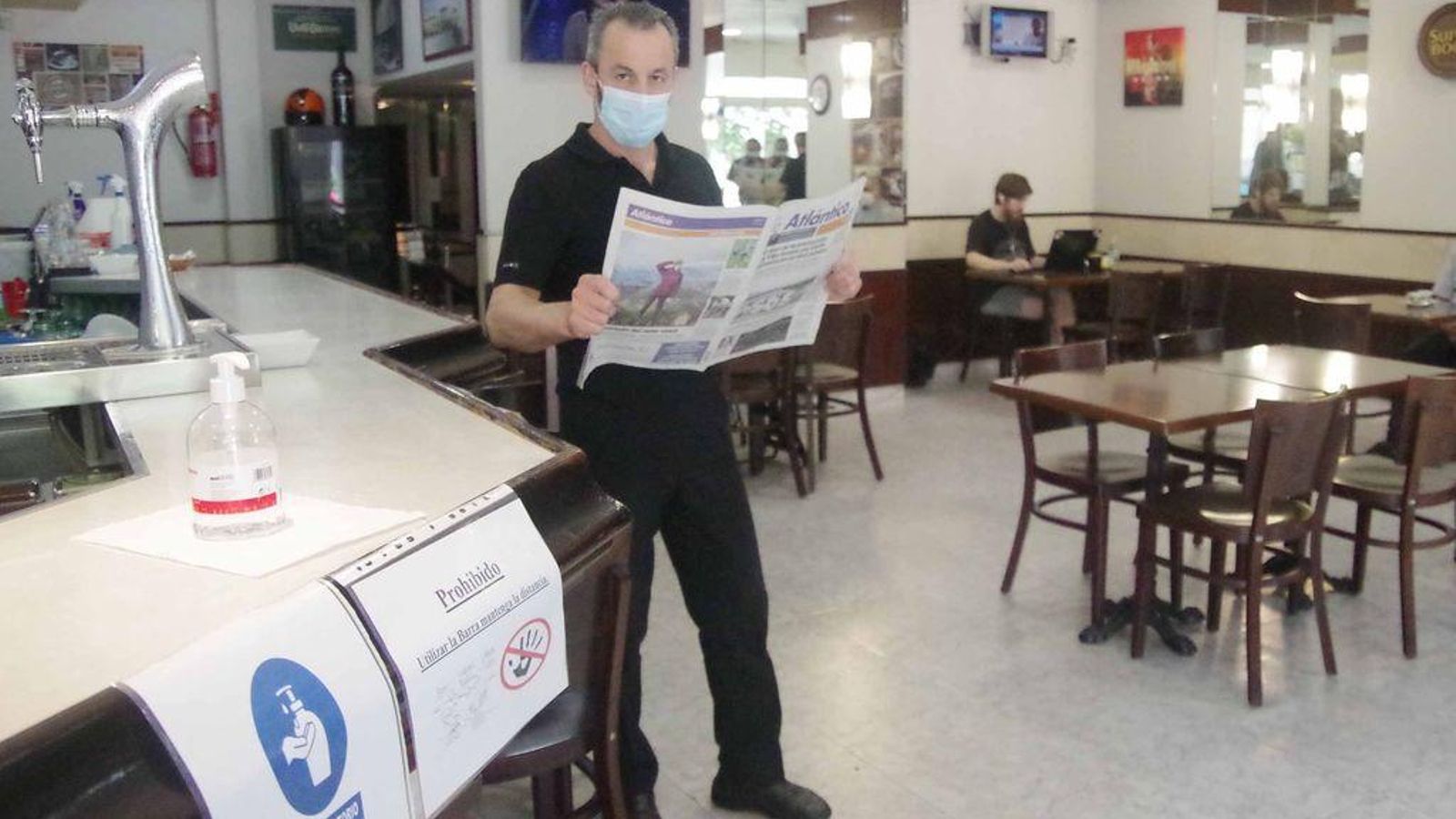 Sergio Silva acoge al 40% del aforo en la cafetería Luna, en Gran Vía, 43.