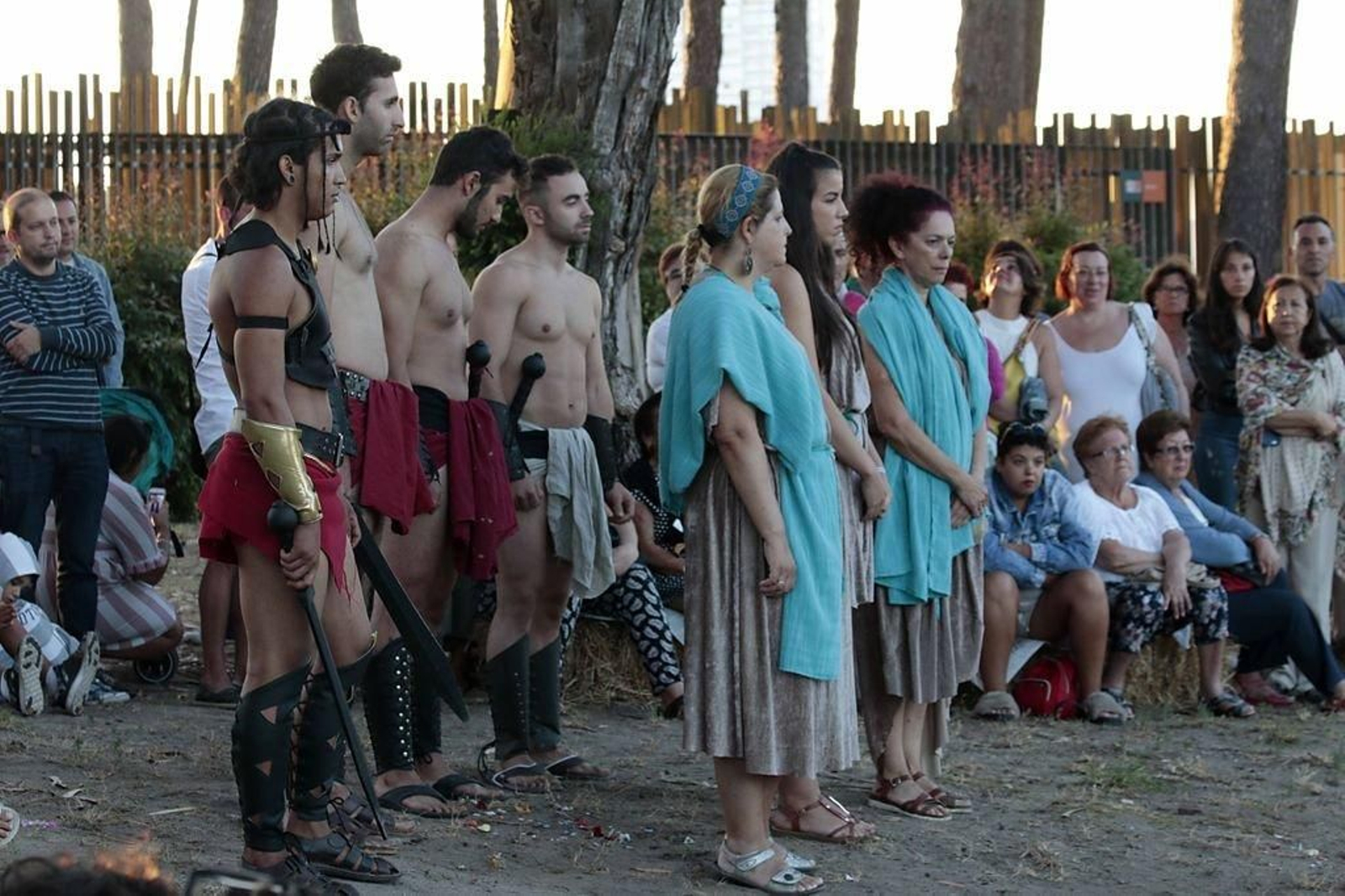 Habrá conciertos, visitas guiadas y representaciones en el exterior como en  los yacimientos musealizados de O Castro y Mirambell (sobre las líneas), pero también en los jardines de Castrelos y en espacios urbanos (Príncipe y Praza da Princesa).