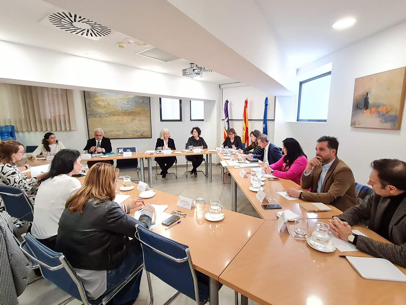 Antònia Maria Estarellas presidió la Comisión Interdepartamental de Acción Exterior con la participación de todas las consejerías.