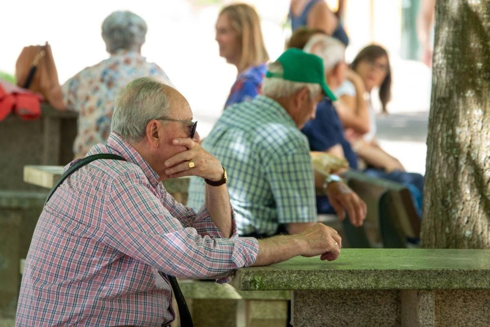 La mayoría de pensionistas de la Seguridad Social vigueses están entre 65 y 74 años, nacieron entre 1949 y 1958.